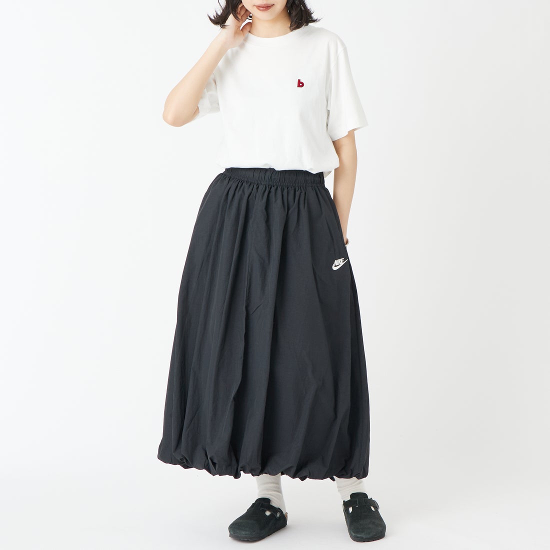 NIKE [ナイキ] ウィンドランナー バルーンスカート [IM7451] 010 BLACK &&モデル身長：162cm 着用サイズ：S&&