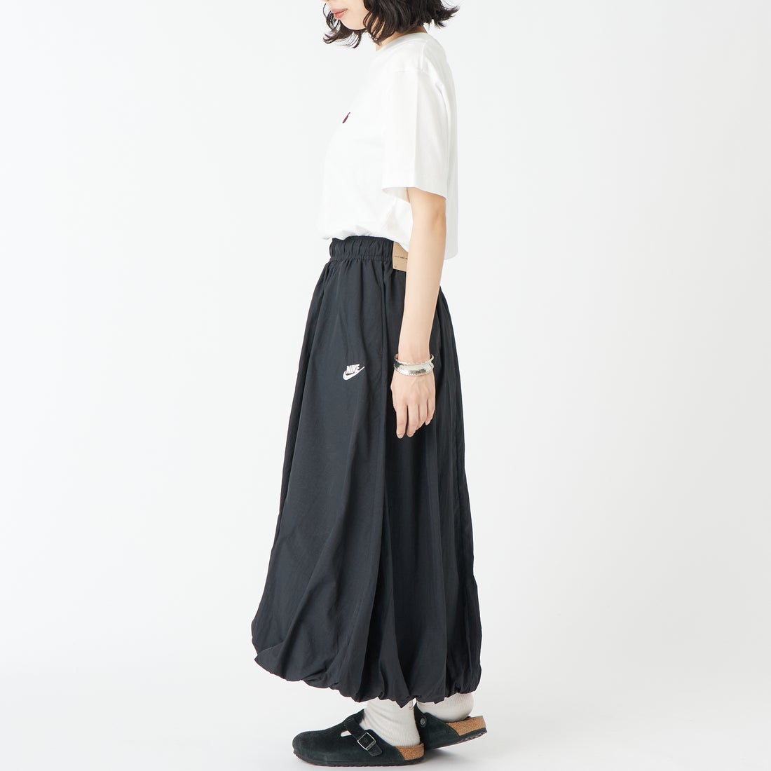 NIKE [ナイキ] ウィンドランナー バルーンスカート [IM7451] 010 BLACK &&モデル身長：162cm 着用サイズ：S&&