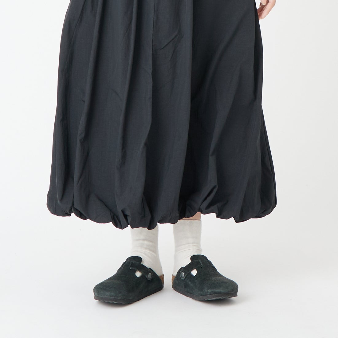 NIKE [ナイキ] ウィンドランナー バルーンスカート [IM7451] 010 BLACK &&モデル身長：162cm 着用サイズ：S&&