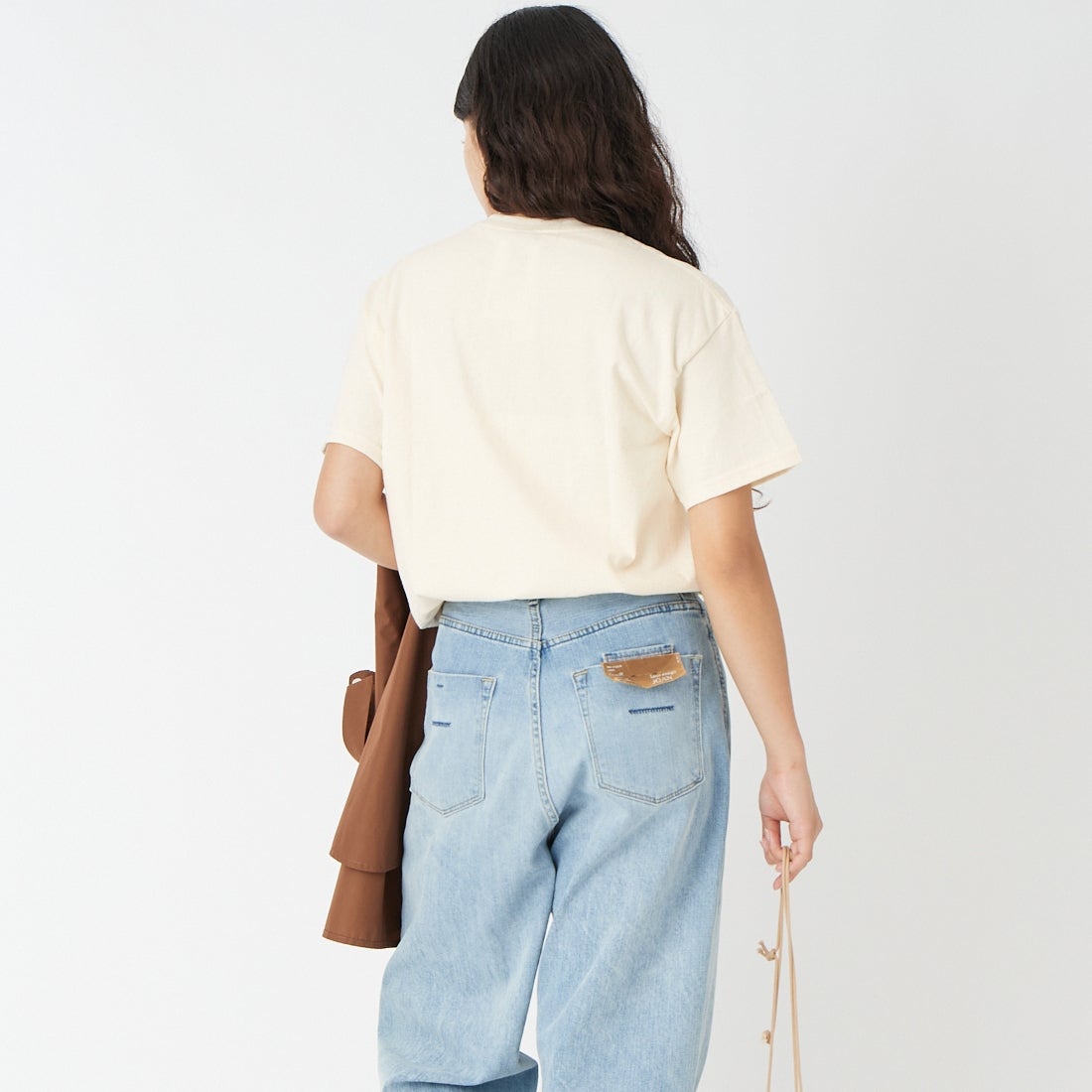 LIBERTY GRAPHICS [リバティーグラフィックス] ザ シーズンズプリントTシャツ [THE-SEASONS] NATURAL &&モデル身長：162cm 着用サイズ：M&&