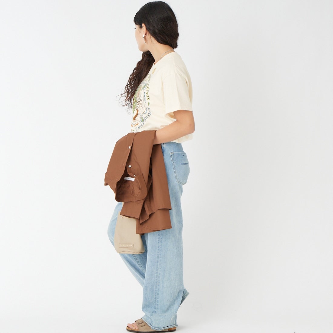 LIBERTY GRAPHICS [リバティーグラフィックス] ザ シーズンズプリントTシャツ [THE-SEASONS] NATURAL &&モデル身長：162cm 着用サイズ：M&&