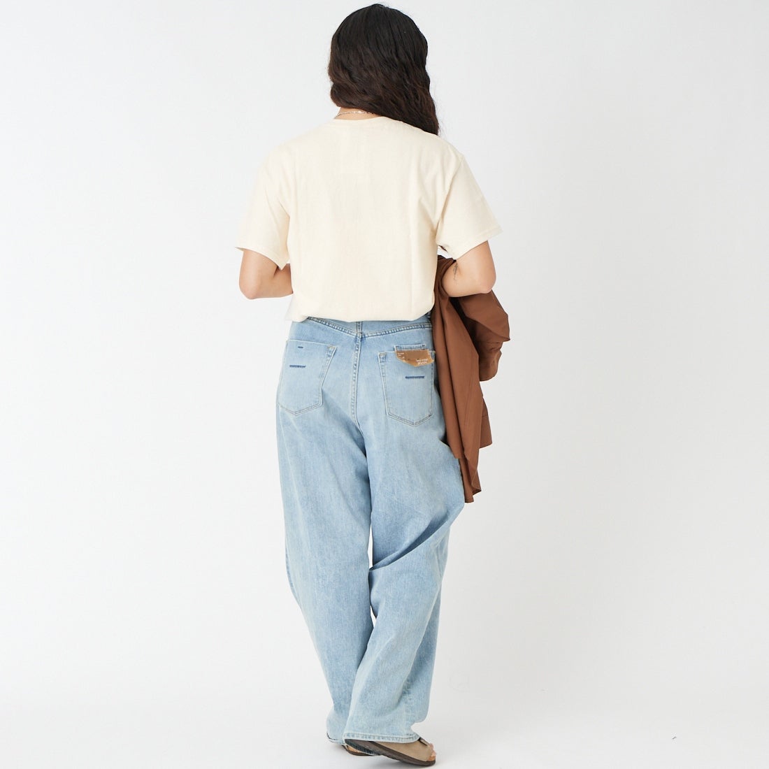 LIBERTY GRAPHICS [リバティーグラフィックス] ザ シーズンズプリントTシャツ [THE-SEASONS] NATURAL &&モデル身長：162cm 着用サイズ：M&&