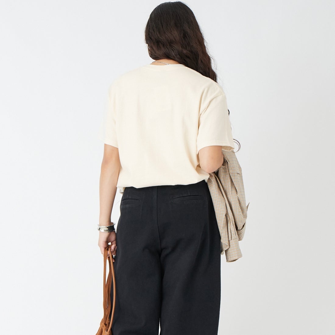 LIBERTY GRAPHICS [リバティーグラフィックス] マッシュルームプリントTシャツ [MUSHROOMS] NATURAL &&モデル身長：162cm 着用サイズ：M&&