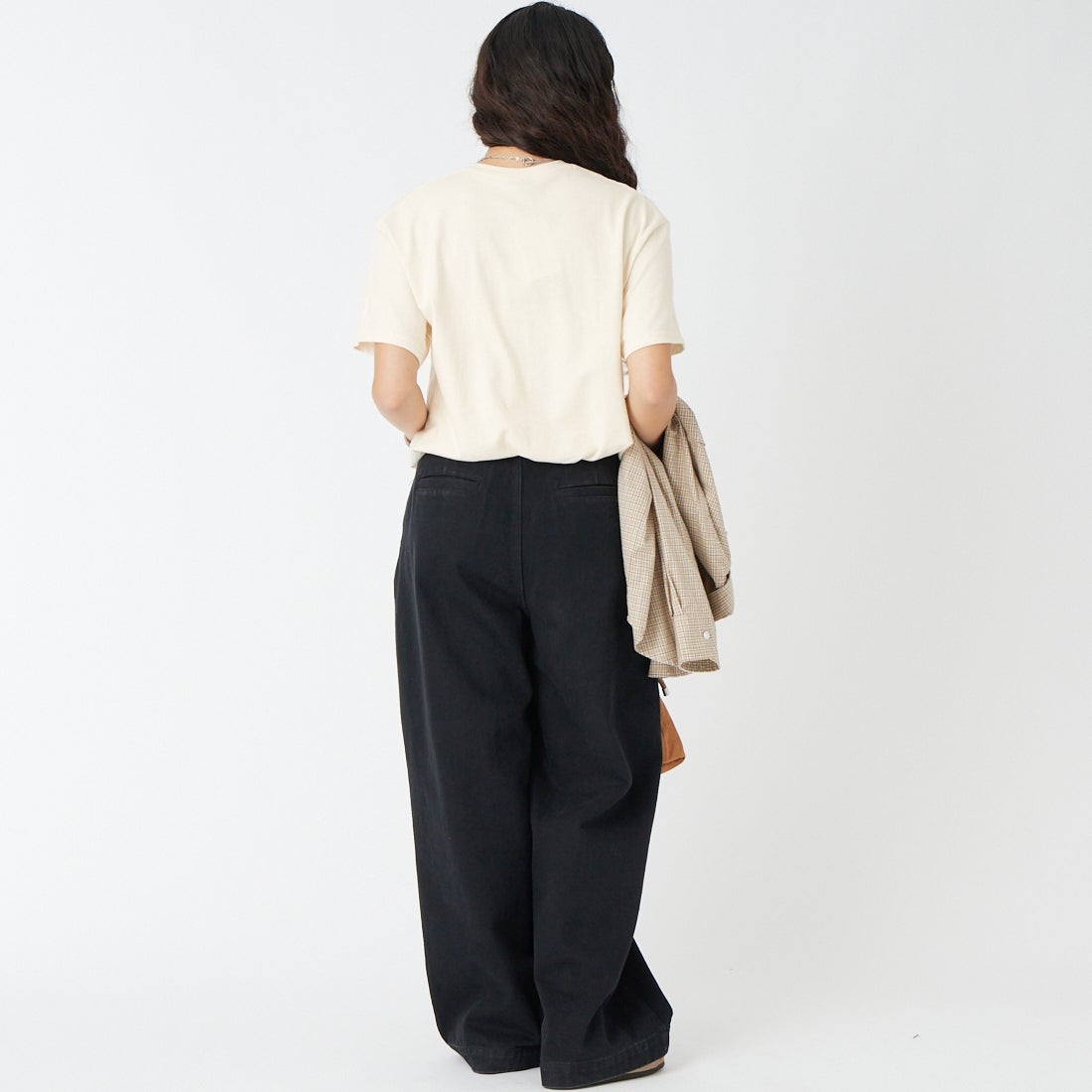 LIBERTY GRAPHICS [リバティーグラフィックス] マッシュルームプリントTシャツ [MUSHROOMS] NATURAL &&モデル身長：162cm 着用サイズ：M&&