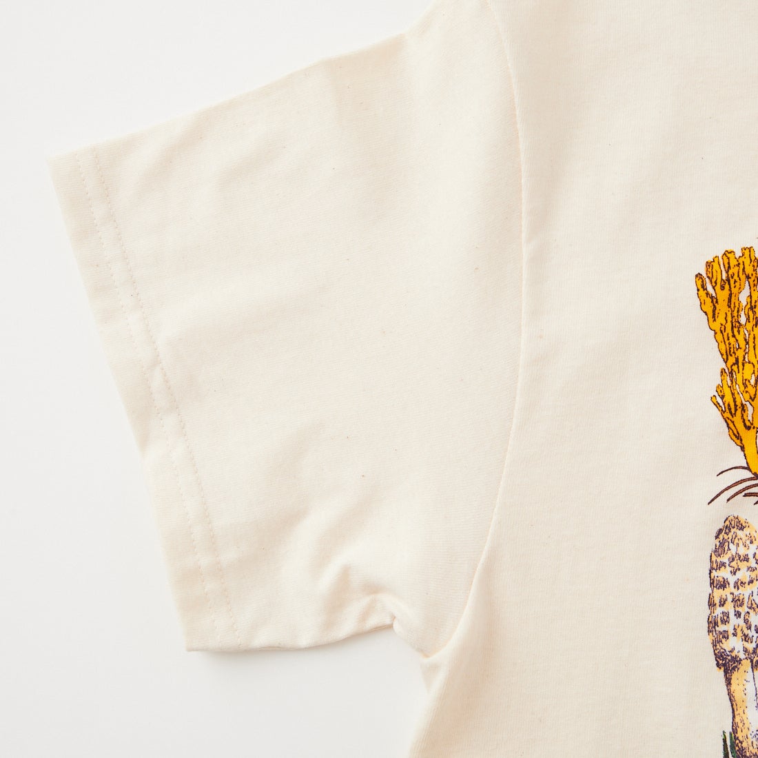 LIBERTY GRAPHICS [リバティーグラフィックス] マッシュルームプリントTシャツ [MUSHROOMS] NATURAL