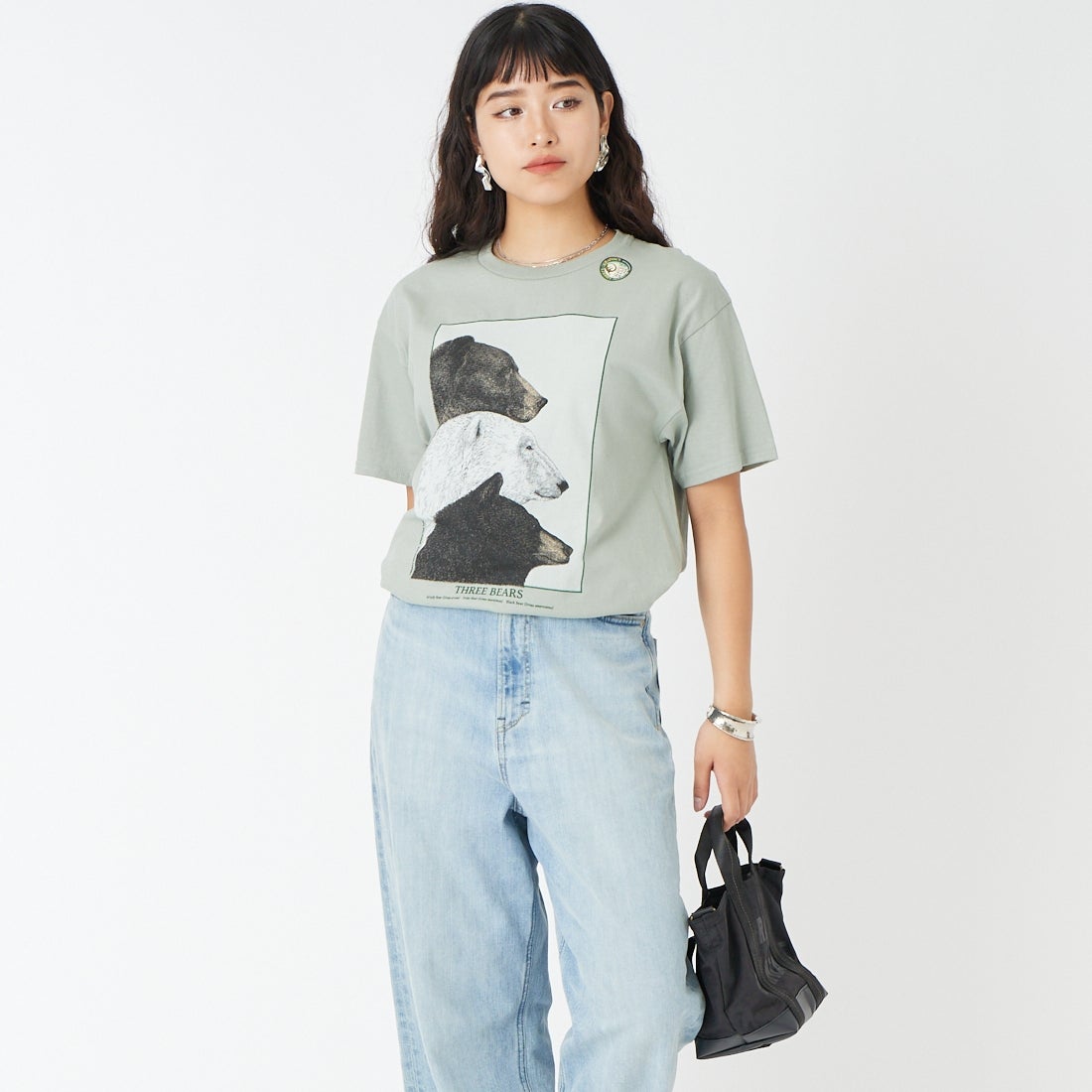 LIBERTY GRAPHICS [リバティーグラフィックス] スリーベアーズプリントTシャツ [THREE-BEARS] SAGE &&モデル身長：162cm 着用サイズ：M&&