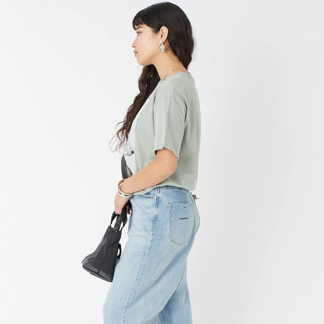 LIBERTY GRAPHICS [リバティーグラフィックス] スリーベアーズプリントTシャツ [THREE-BEARS] SAGE &&モデル身長：162cm 着用サイズ：M&&