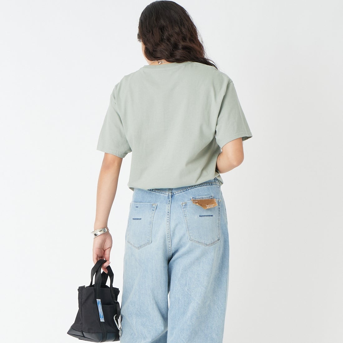 LIBERTY GRAPHICS [リバティーグラフィックス] スリーベアーズプリントTシャツ [THREE-BEARS] SAGE &&モデル身長：162cm 着用サイズ：M&&