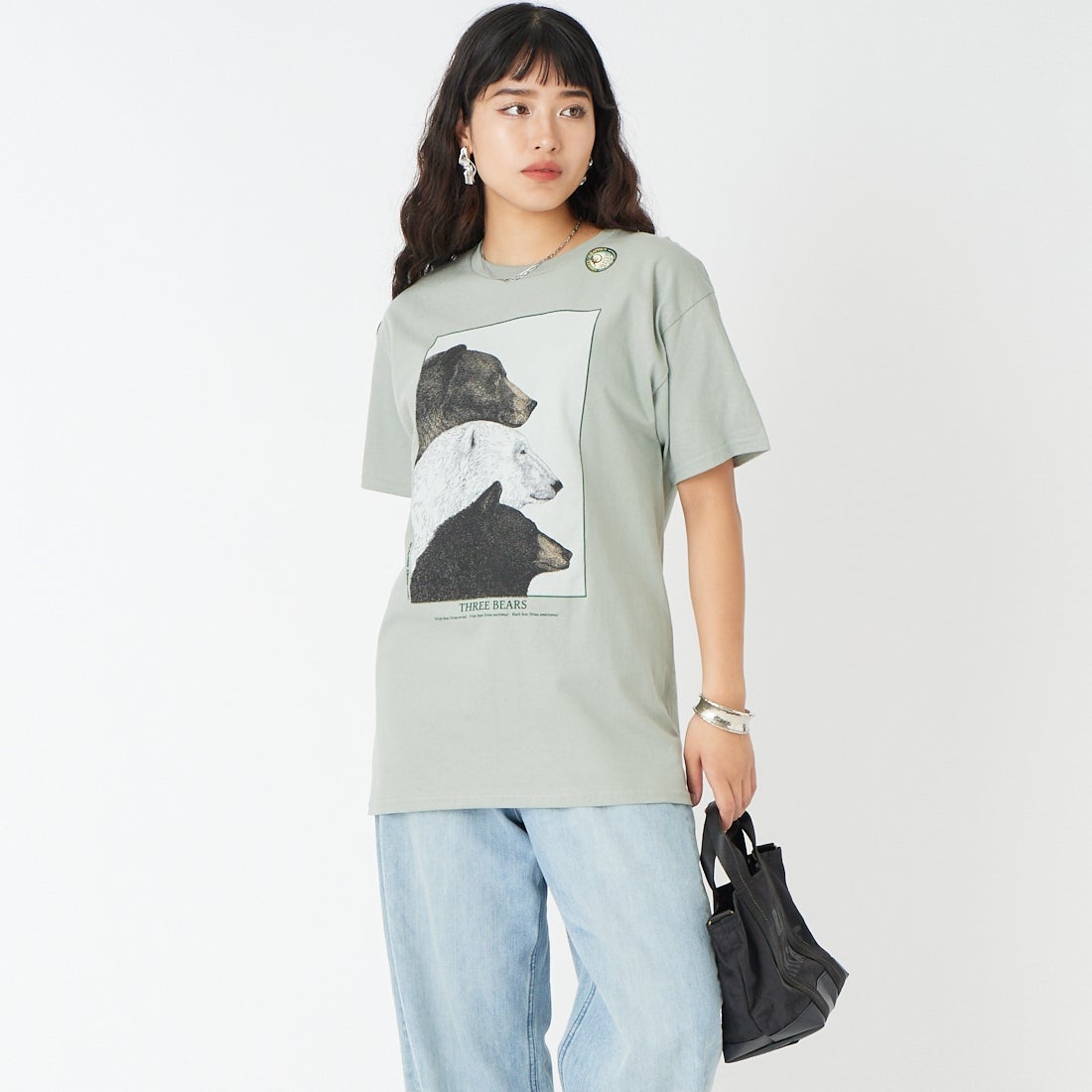 LIBERTY GRAPHICS [リバティーグラフィックス] スリーベアーズプリントTシャツ [THREE-BEARS] SAGE &&モデル身長：162cm 着用サイズ：M&&