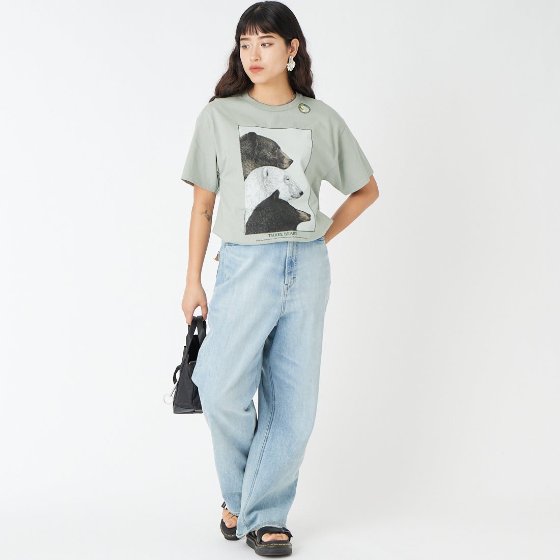 LIBERTY GRAPHICS [リバティーグラフィックス] スリーベアーズプリントTシャツ [THREE-BEARS] SAGE &&モデル身長：162cm 着用サイズ：M&&