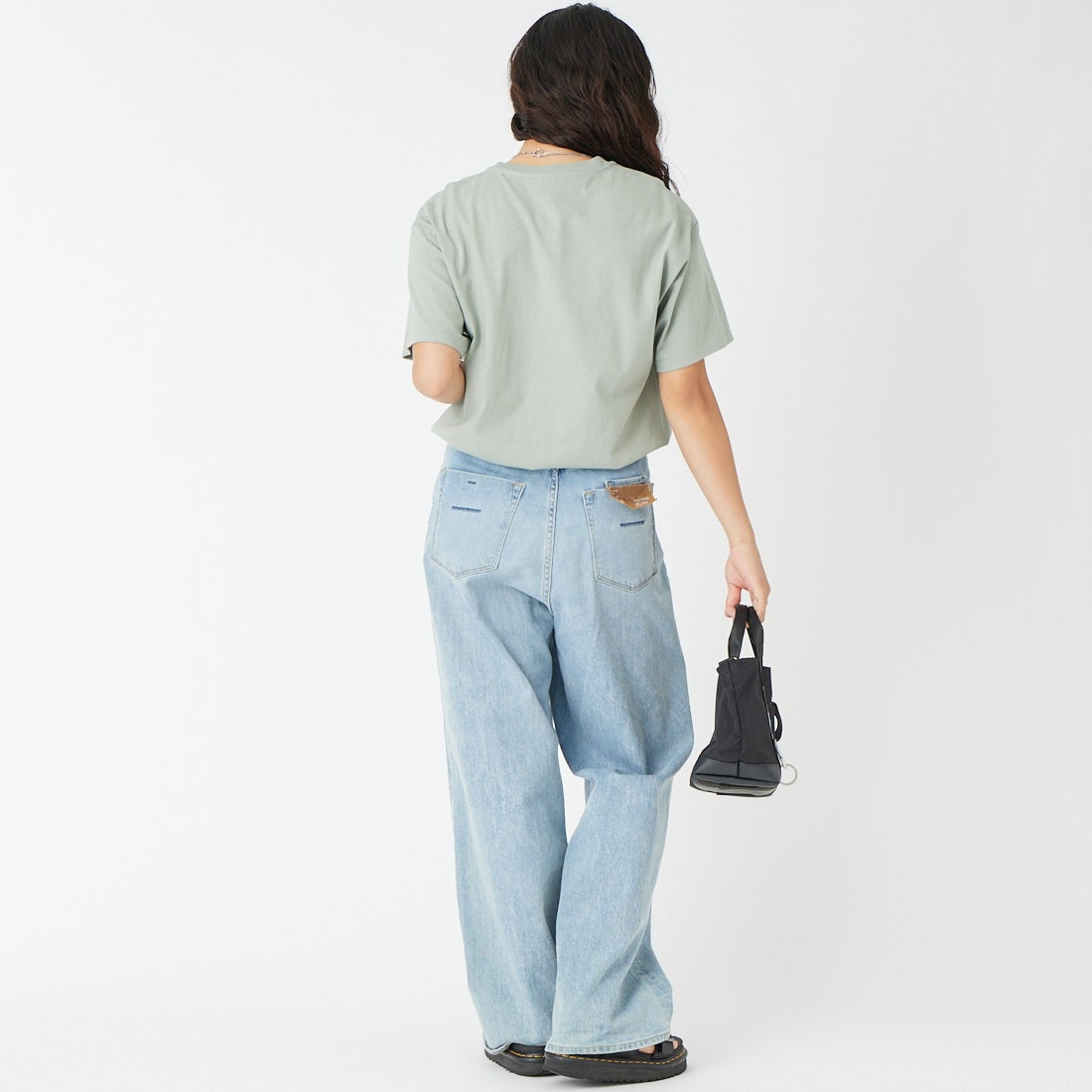 LIBERTY GRAPHICS [リバティーグラフィックス] スリーベアーズプリントTシャツ [THREE-BEARS] SAGE &&モデル身長：162cm 着用サイズ：M&&