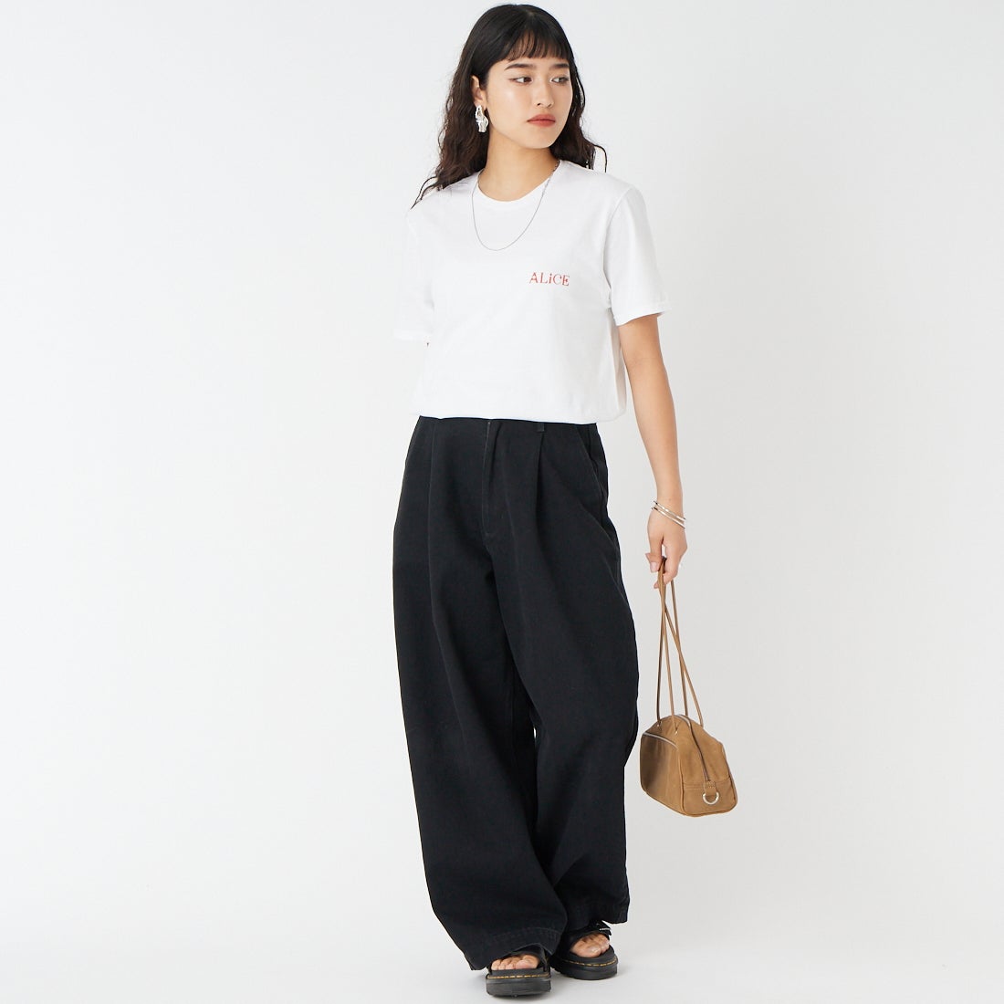 JERZEES [ジャージーズ] チェシャ猫 ショートスリーブTシャツ [JZ26S007] WHITE &&モデル身長：162cm 着用サイズ：M&&ジャージーズ] チェシャ猫 ショートスリーブTシャツ [JZ26S007] WHITE