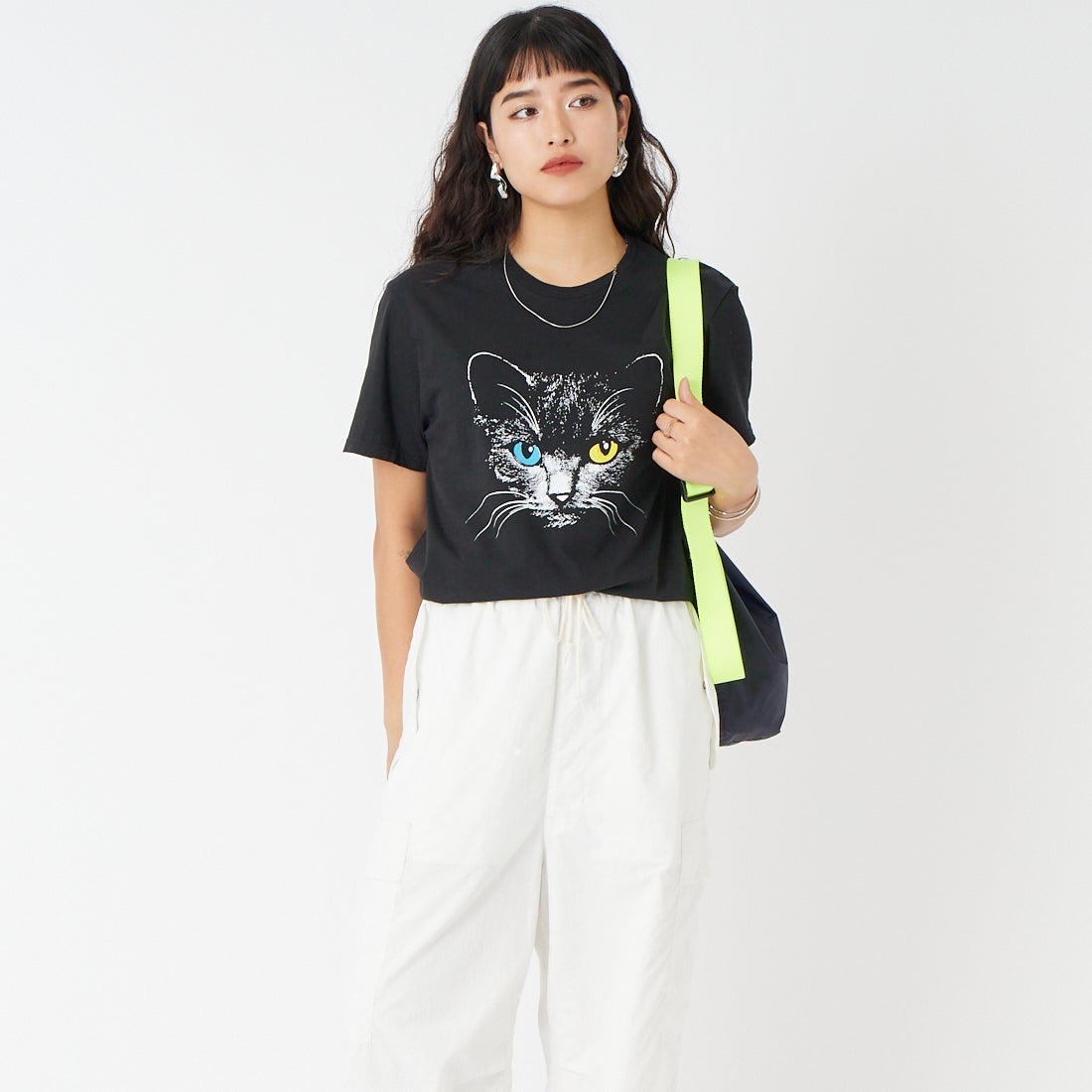 JERZEES [ジャージーズ] オッドアイキャット ショートスリーブTシャツ [JZ26S001] BLACK &&モデル身長：162cm 着用サイズ：M&&