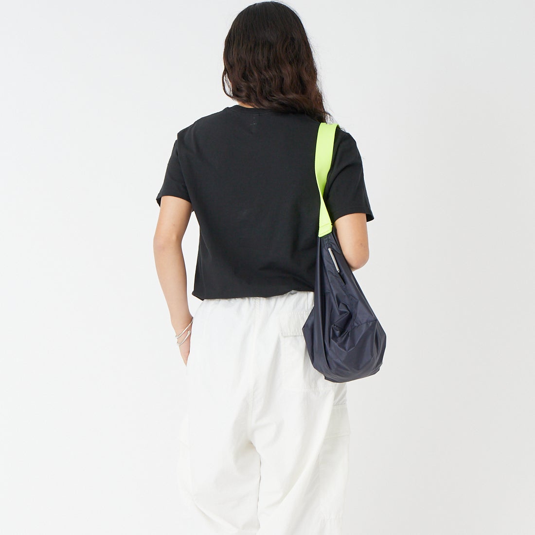 JERZEES [ジャージーズ] オッドアイキャット ショートスリーブTシャツ [JZ26S001] BLACK &&モデル身長：162cm 着用サイズ：M&&