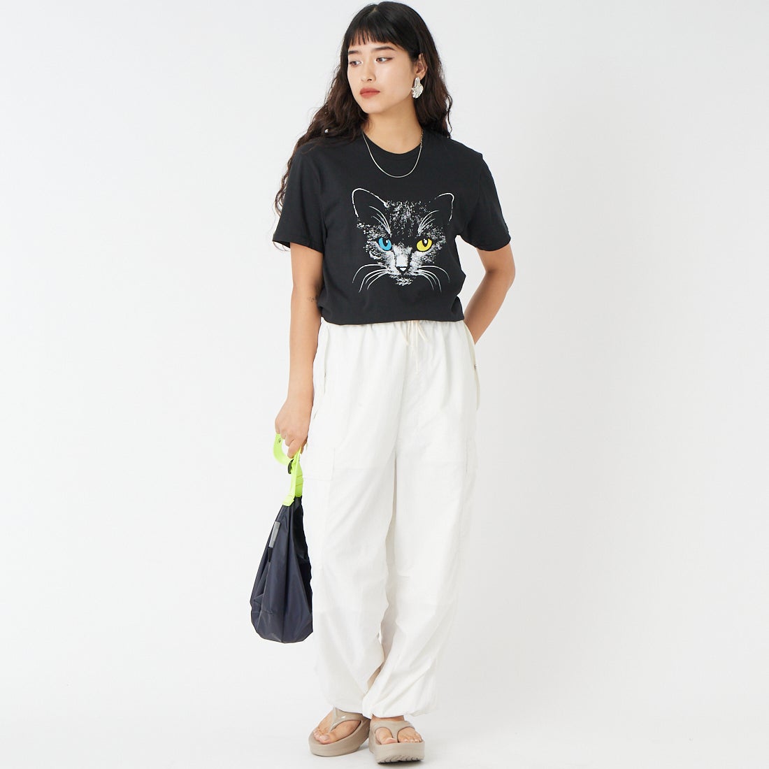 JERZEES [ジャージーズ] オッドアイキャット ショートスリーブTシャツ [JZ26S001] BLACK &&モデル身長：162cm 着用サイズ：M&&
