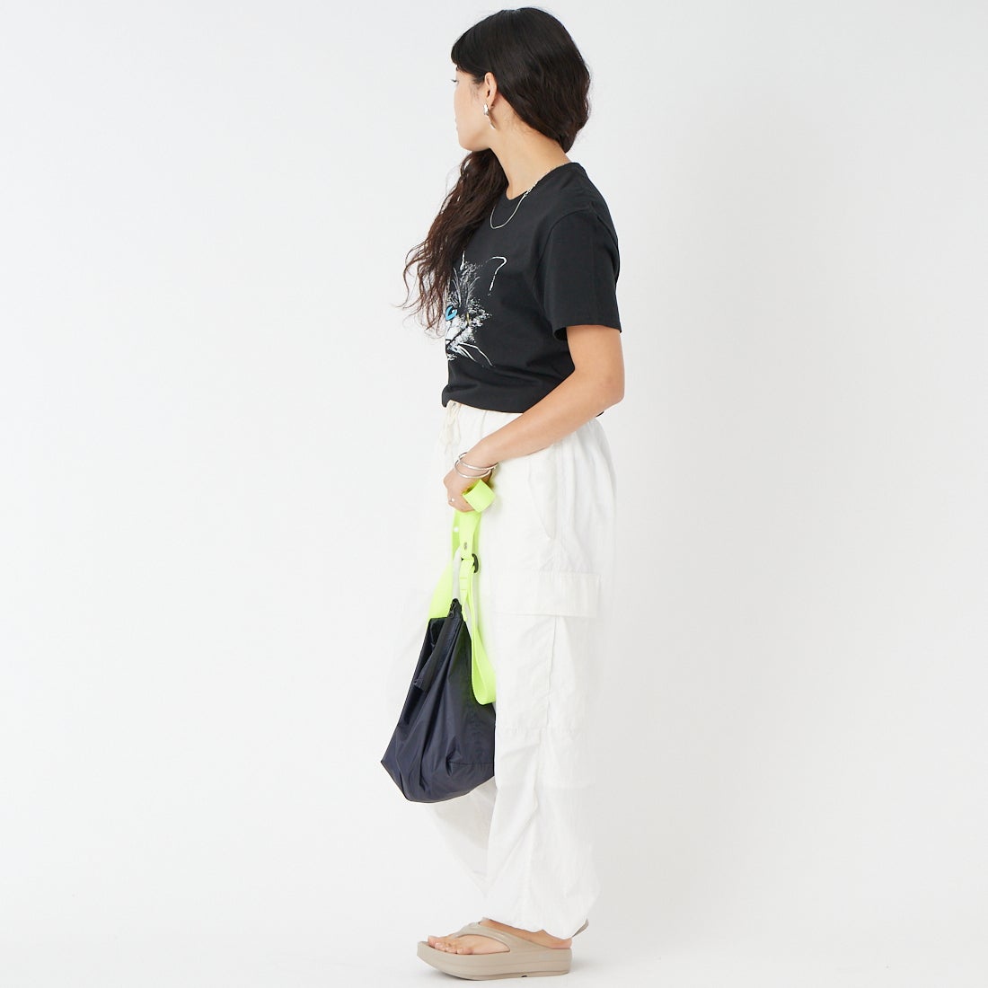 JERZEES [ジャージーズ] オッドアイキャット ショートスリーブTシャツ [JZ26S001] BLACK &&モデル身長：162cm 着用サイズ：M&&