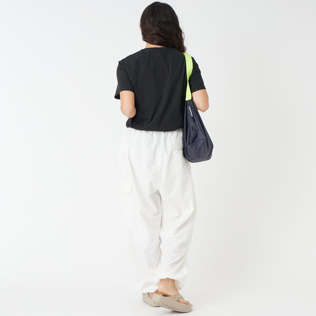 JERZEES [ジャージーズ] オッドアイキャット ショートスリーブTシャツ [JZ26S001] BLACK &&モデル身長：162cm 着用サイズ：M&&