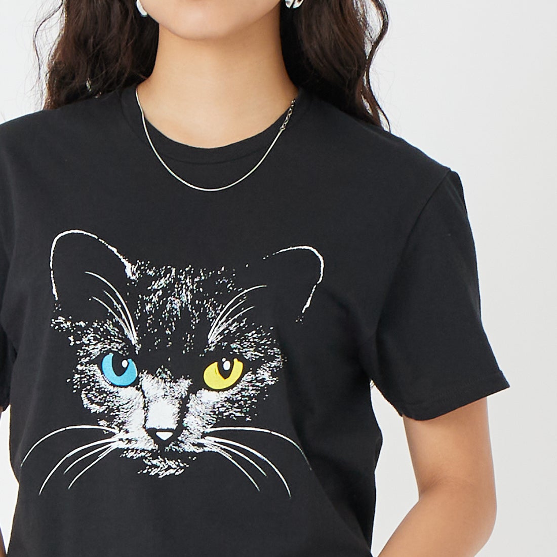 JERZEES [ジャージーズ] オッドアイキャット ショートスリーブTシャツ [JZ26S001] BLACK &&モデル身長：162cm 着用サイズ：M&&