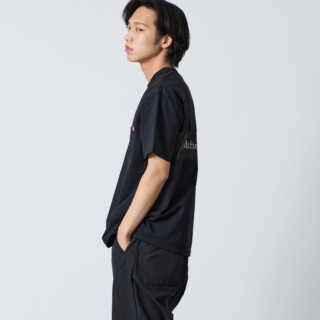 MANHATTAN PORTAGE [マンハッタンポーテージ] ﾒｯｼｭ切替ｸﾙｰﾈｯｸTｼｬﾂ [26SSMP-IN80-JF] BLACK &&モデル身長：179cm 着用サイズ：L&&