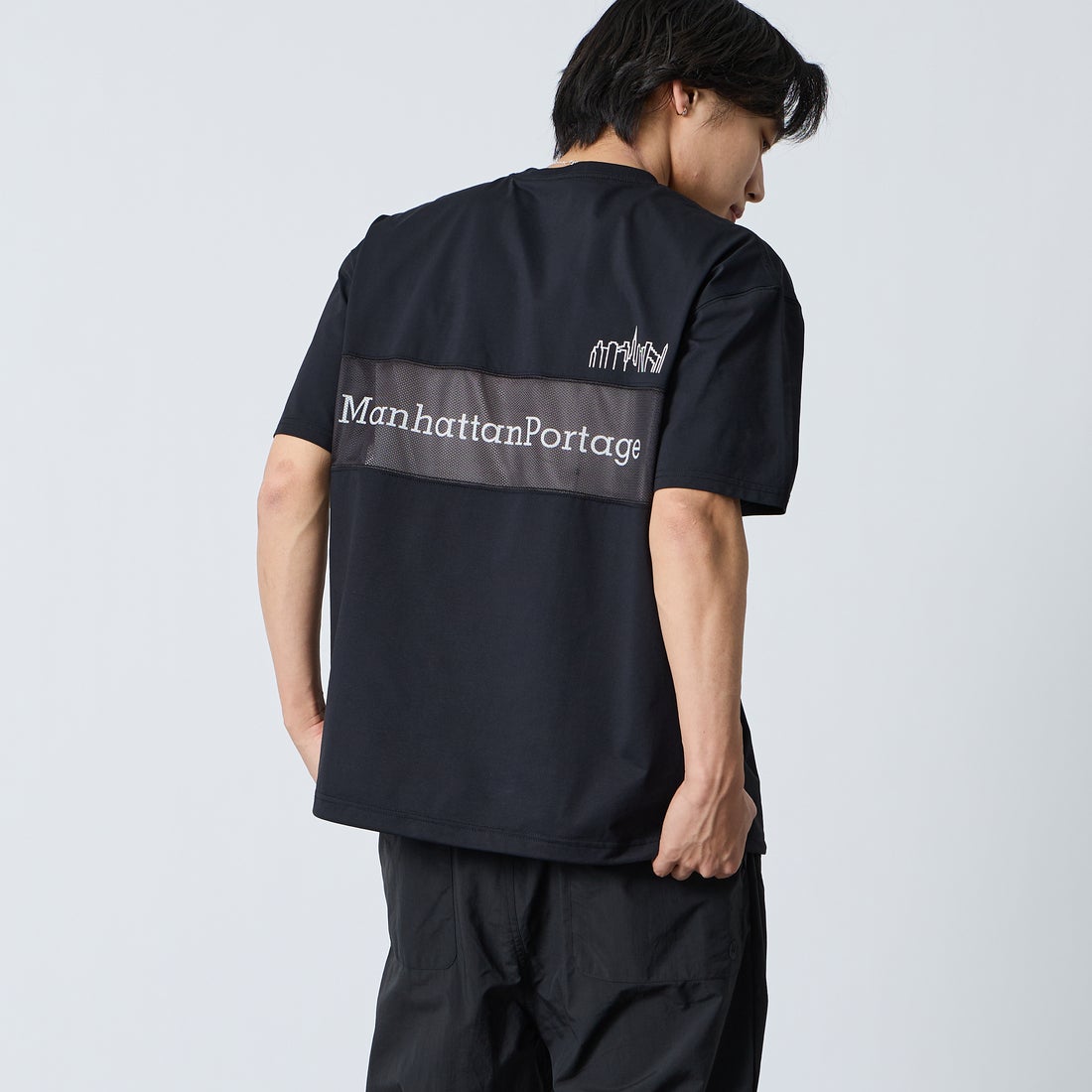 MANHATTAN PORTAGE [マンハッタンポーテージ] ﾒｯｼｭ切替ｸﾙｰﾈｯｸTｼｬﾂ [26SSMP-IN80-JF] BLACK &&モデル身長：179cm 着用サイズ：L&&