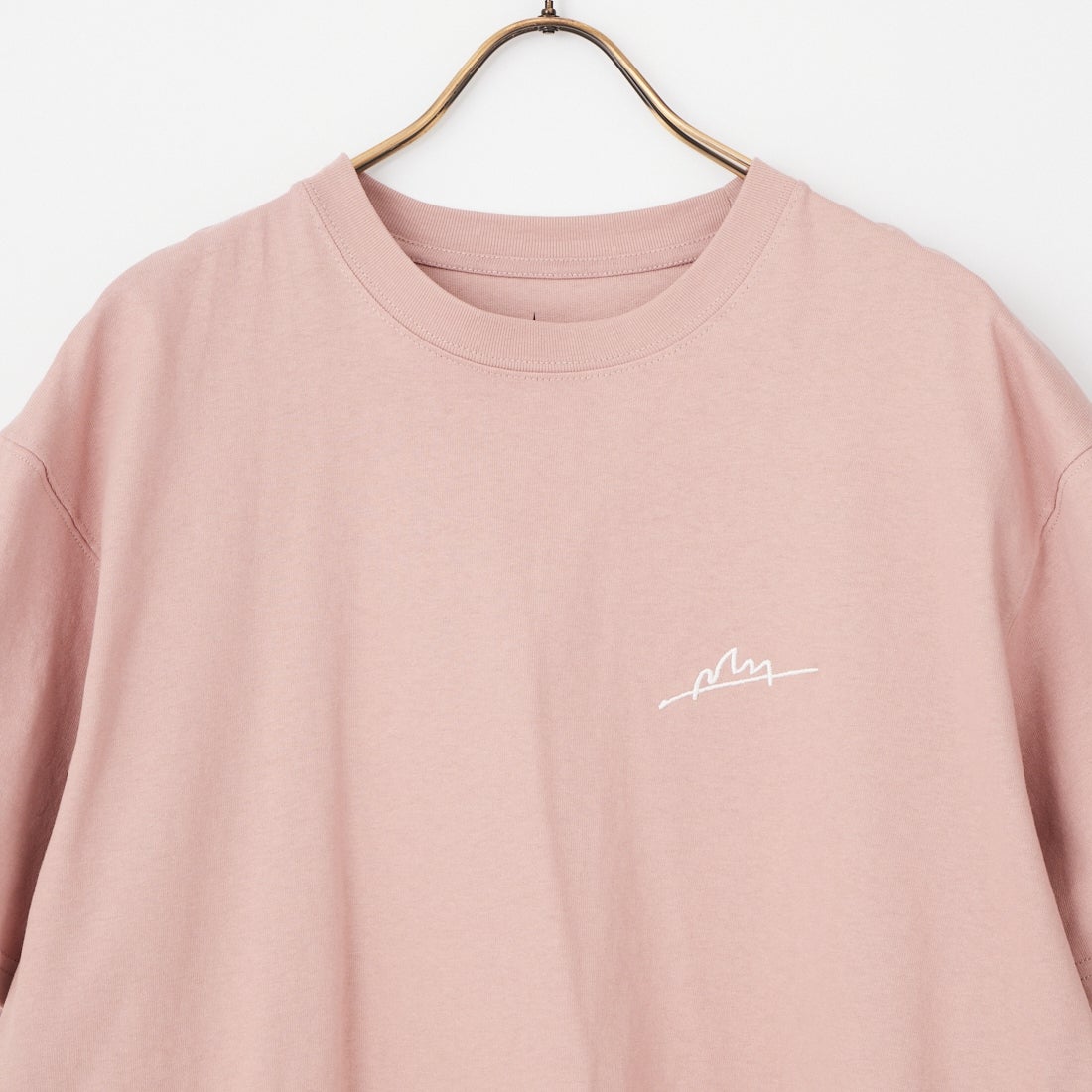 MANHATTAN PORTAGE [マンハッタンポーテージ] 別注 手描き風ロゴ バックプリントTシャツ [26SSMP-IN79-JF] PINK