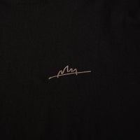 MANHATTAN PORTAGE [マンハッタンポーテージ] 別注 手描き風ロゴ バックプリントTシャツ [26SSMP-IN79-JF] BLACK