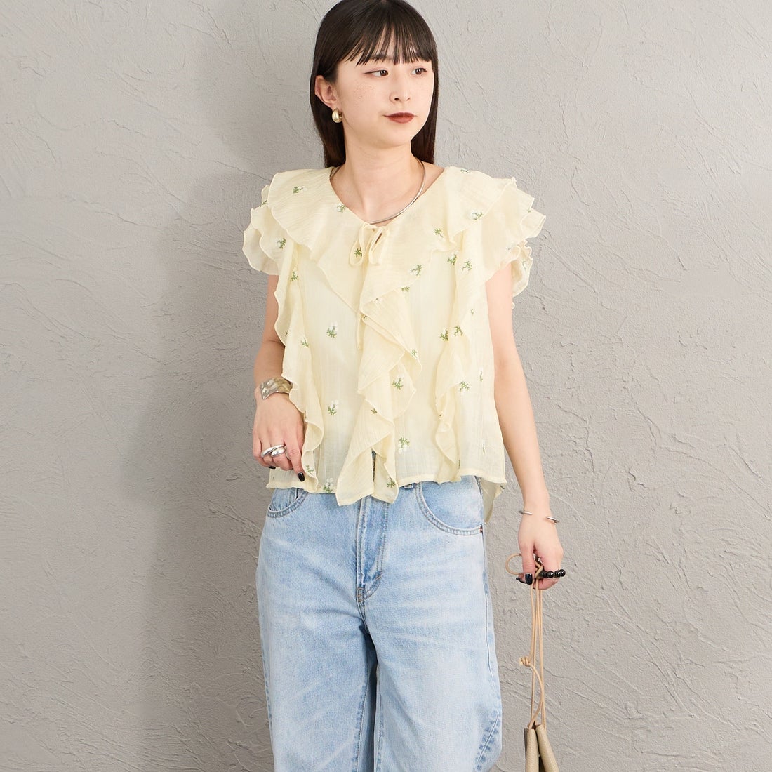 nenom [ネノム] 花柄刺繍 フリルシャツブラウス [NE26322003] 02 OFF &&モデル身長：150cm 着用サイズ：F&&