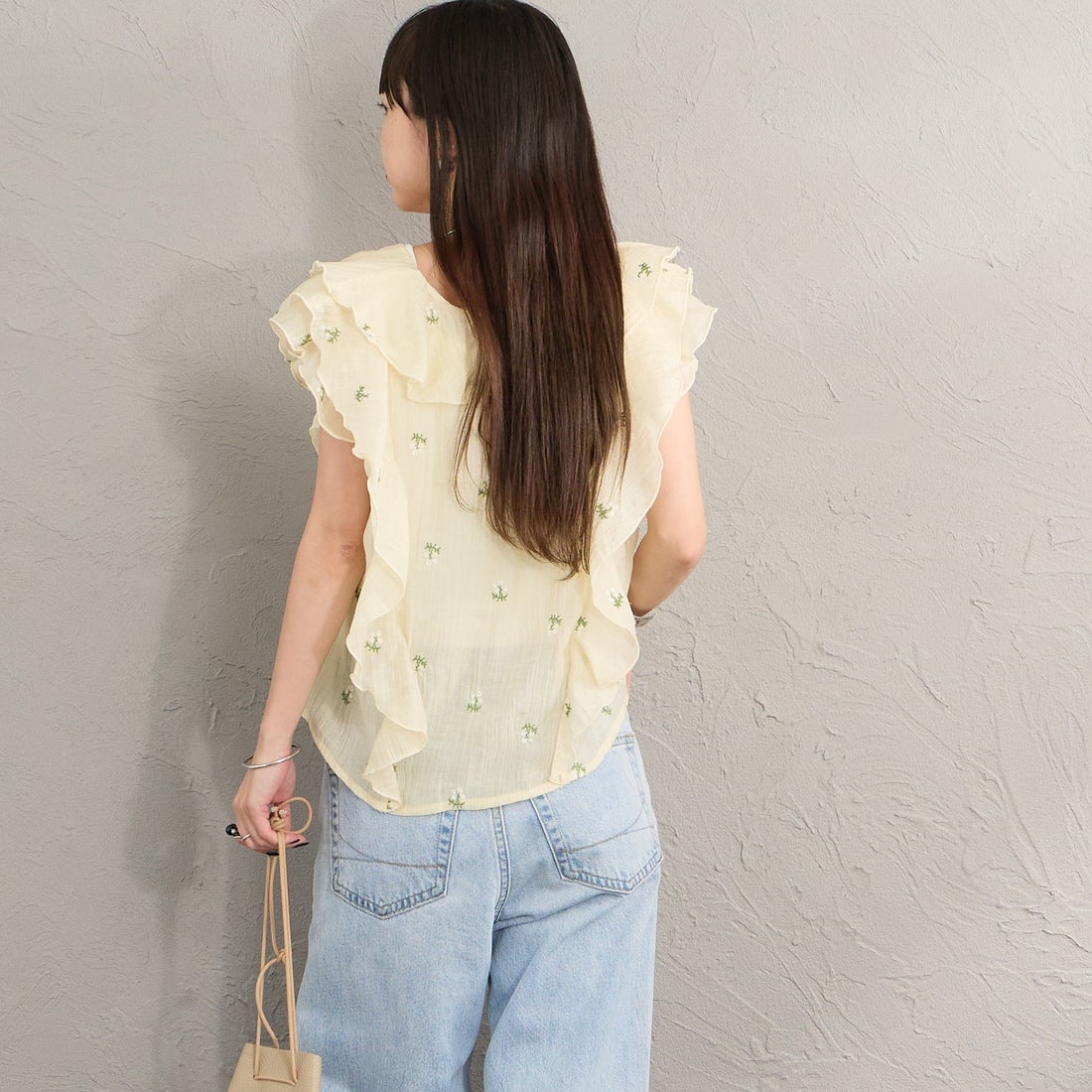 nenom [ネノム] 花柄刺繍 フリルシャツブラウス [NE26322003] 02 OFF &&モデル身長：150cm 着用サイズ：F&&
