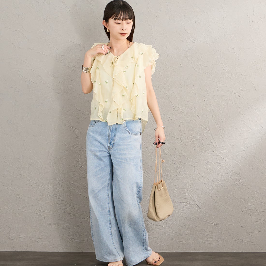 nenom [ネノム] 花柄刺繍 フリルシャツブラウス [NE26322003] 02 OFF &&モデル身長：150cm 着用サイズ：F&&