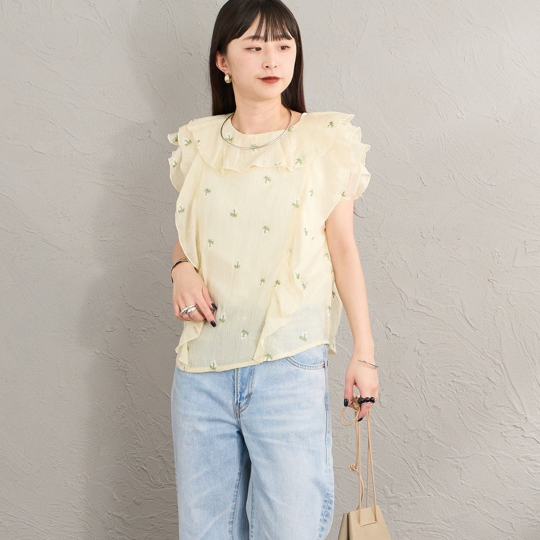 nenom [ネノム] 花柄刺繍 フリルシャツブラウス [NE26322003] 02 OFF &&モデル身長：150cm 着用サイズ：F&&