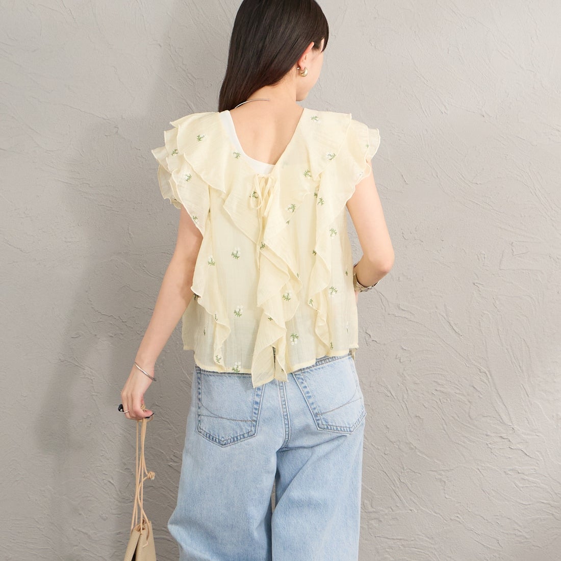 nenom [ネノム] 花柄刺繍 フリルシャツブラウス [NE26322003] 02 OFF &&モデル身長：150cm 着用サイズ：F&&