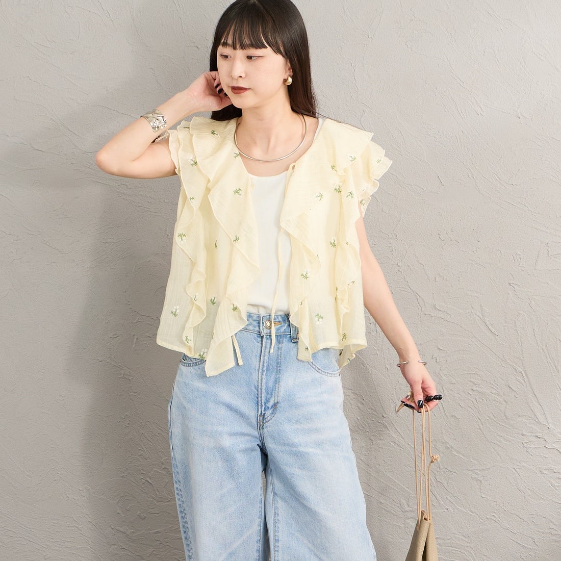 nenom [ネノム] 花柄刺繍 フリルシャツブラウス [NE26322003] 02 OFF &&モデル身長：150cm 着用サイズ：F&&