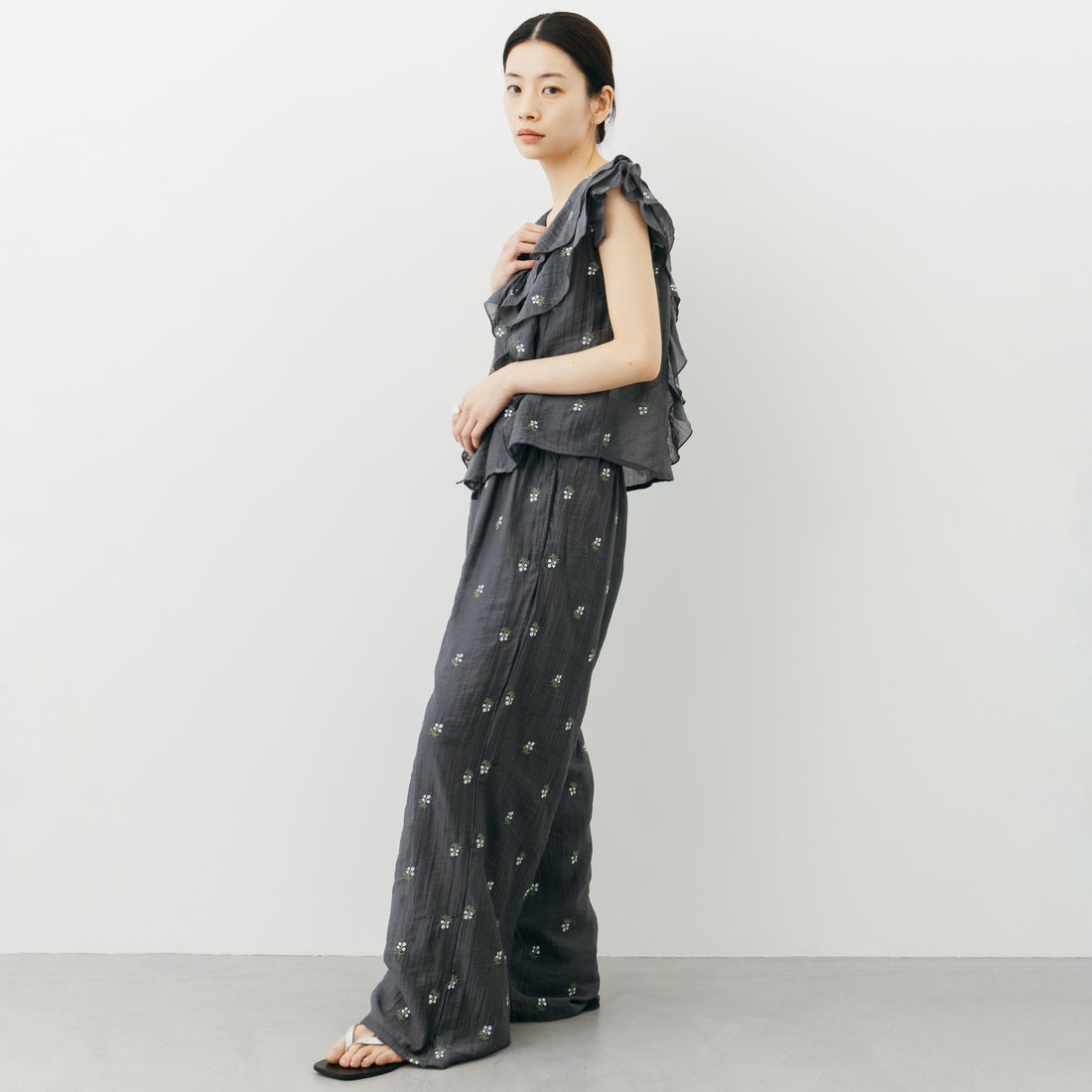 nenom [ネノム] 花柄刺繍 ワイドパンツ [NE26312020] 08 CHARCOA
