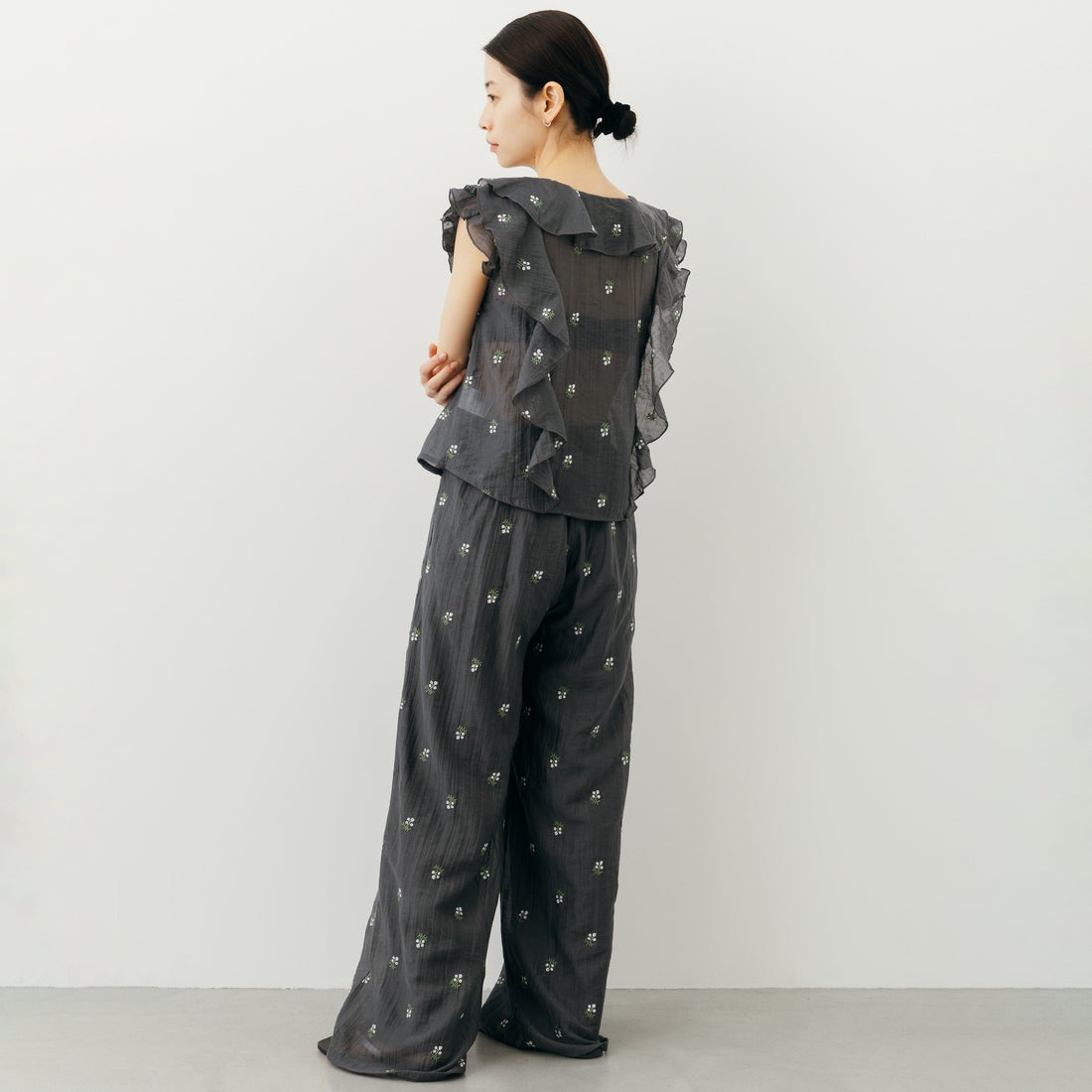 nenom [ネノム] 花柄刺繍 ワイドパンツ [NE26312020] 08 CHARCOA