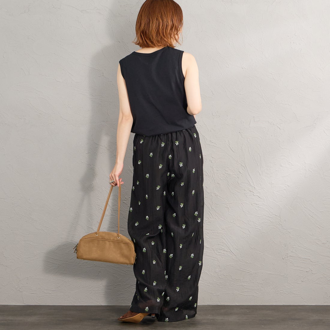 nenom [ネノム] 花柄刺繍 ワイドパンツ [NE26312020] 09 BLACK &&モデル身長：158cm 着用サイズ：F&&