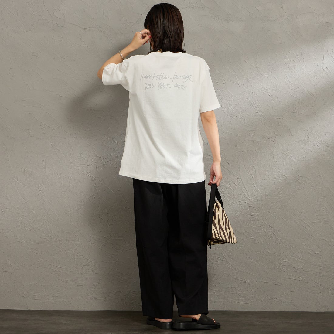 MANHATTAN PORTAGE [マンハッタンポーテージ] 別注 フォトプリントTシャツ [26SSMP-IN82-JF] WHITE &&モデル身長：160cm 着用サイズ：S&&