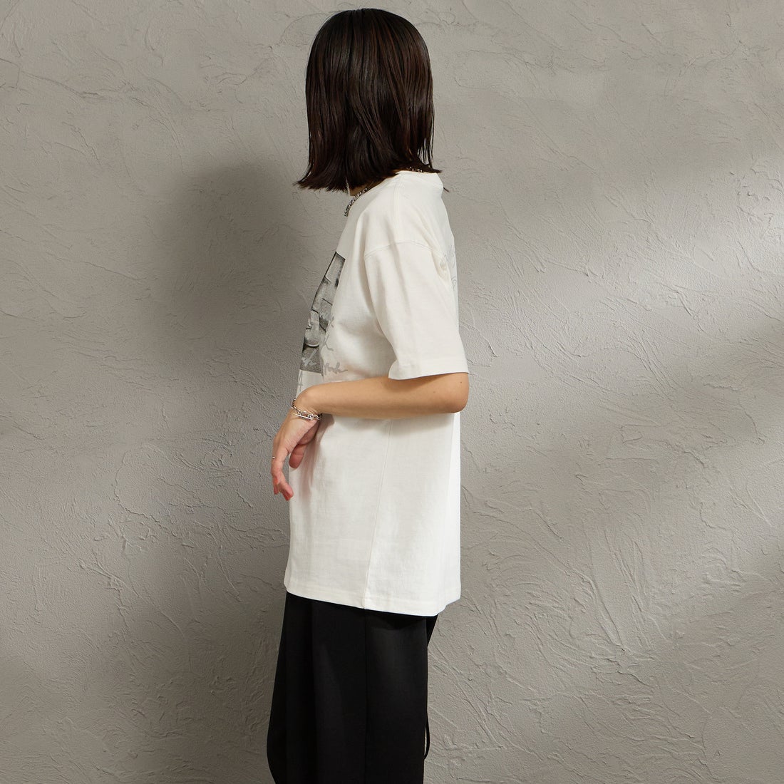 MANHATTAN PORTAGE [マンハッタンポーテージ] 別注 フォトプリントTシャツ [26SSMP-IN82-JF] WHITE &&モデル身長：160cm 着用サイズ：S&&