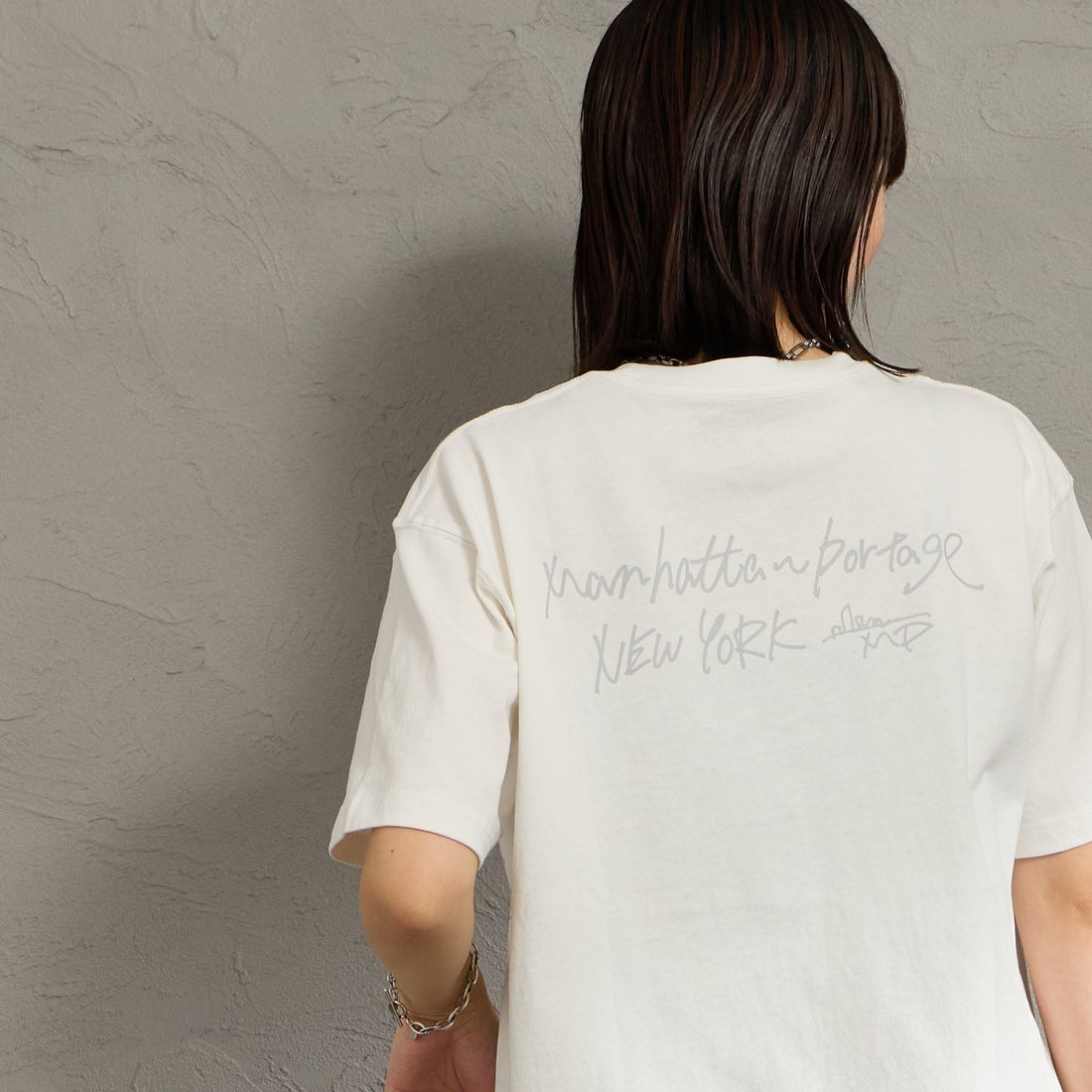 MANHATTAN PORTAGE [マンハッタンポーテージ] 別注 フォトプリントTシャツ [26SSMP-IN82-JF] WHITE &&モデル身長：160cm 着用サイズ：S&&