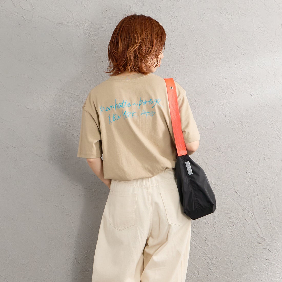 MANHATTAN PORTAGE [マンハッタンポーテージ] 別注 フォトプリントTシャツ [26SSMP-IN82-JF] BEIGE &&モデル身長：158cm 着用サイズ：S&&