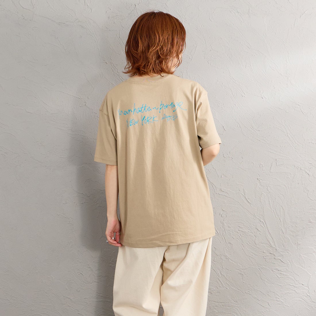 MANHATTAN PORTAGE [マンハッタンポーテージ] 別注 フォトプリントTシャツ [26SSMP-IN82-JF] BEIGE &&モデル身長：158cm 着用サイズ：S&&