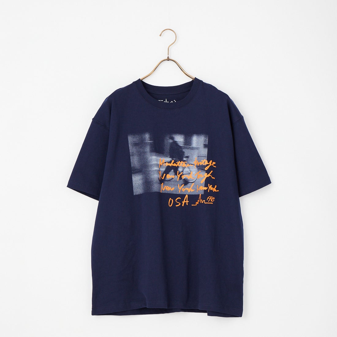 MANHATTAN PORTAGE [マンハッタンポーテージ] 別注 フォトプリントTシャツ [26SSMP-IN82-JF] NAVY