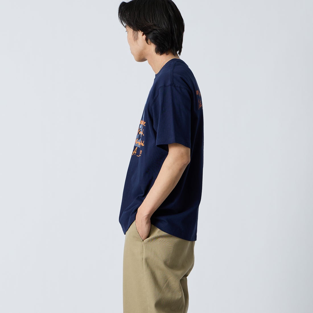 MANHATTAN PORTAGE [マンハッタンポーテージ] 別注 フォトプリントTシャツ [26SSMP-IN82-JF] NAVY &&モデル身長：179cm 着用サイズ：L&&