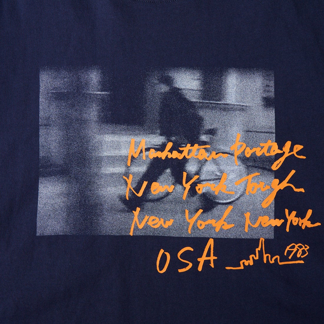 MANHATTAN PORTAGE [マンハッタンポーテージ] 別注 フォトプリントTシャツ [26SSMP-IN82-JF] NAVY