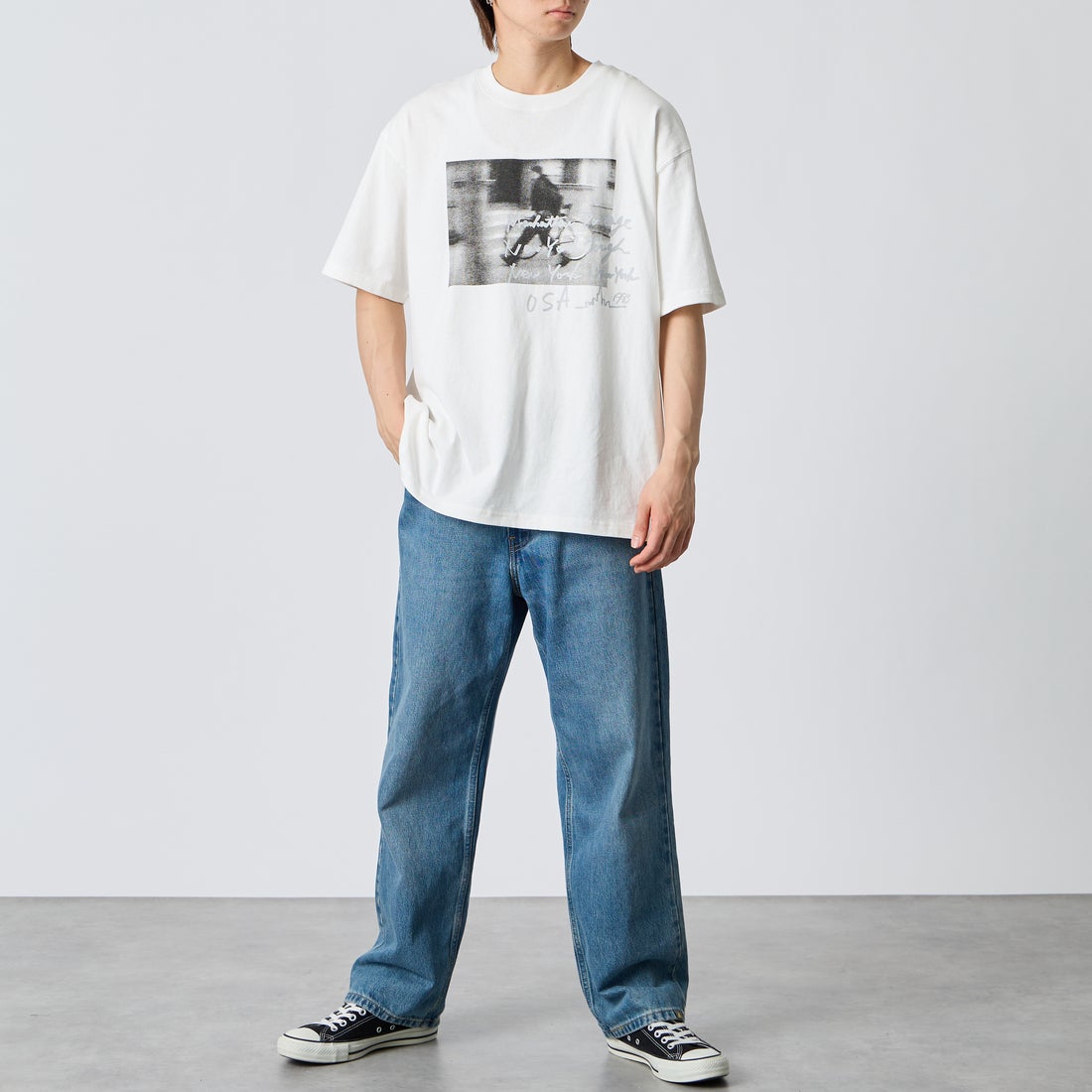 MANHATTAN PORTAGE [マンハッタンポーテージ] 別注 フォトプリントTシャツ [26SSMP-IN82-JF] WHITE &&モデル身長：177cm 着用サイズ：XL&&