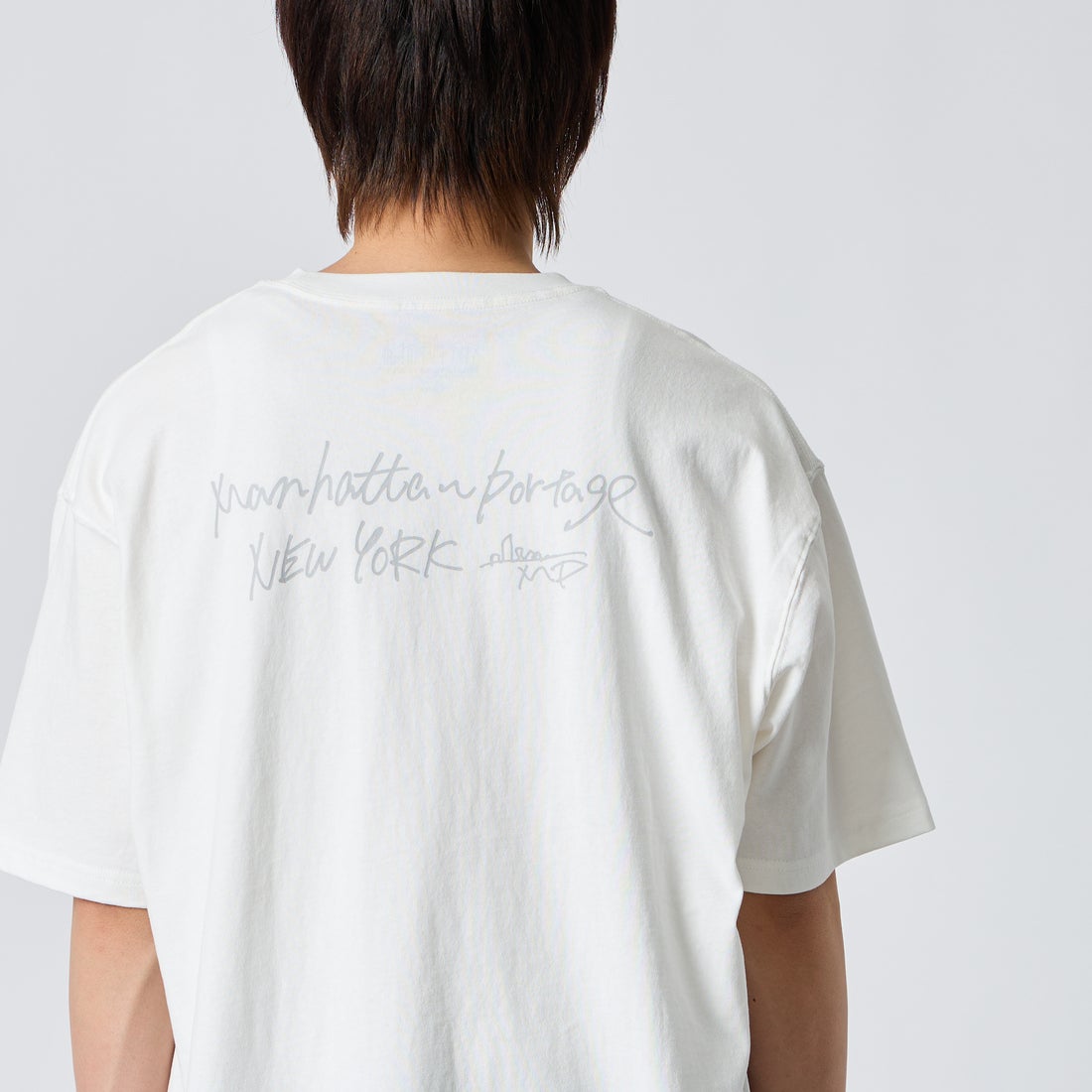 MANHATTAN PORTAGE [マンハッタンポーテージ] 別注 フォトプリントTシャツ [26SSMP-IN82-JF] WHITE &&モデル身長：177cm 着用サイズ：XL&&