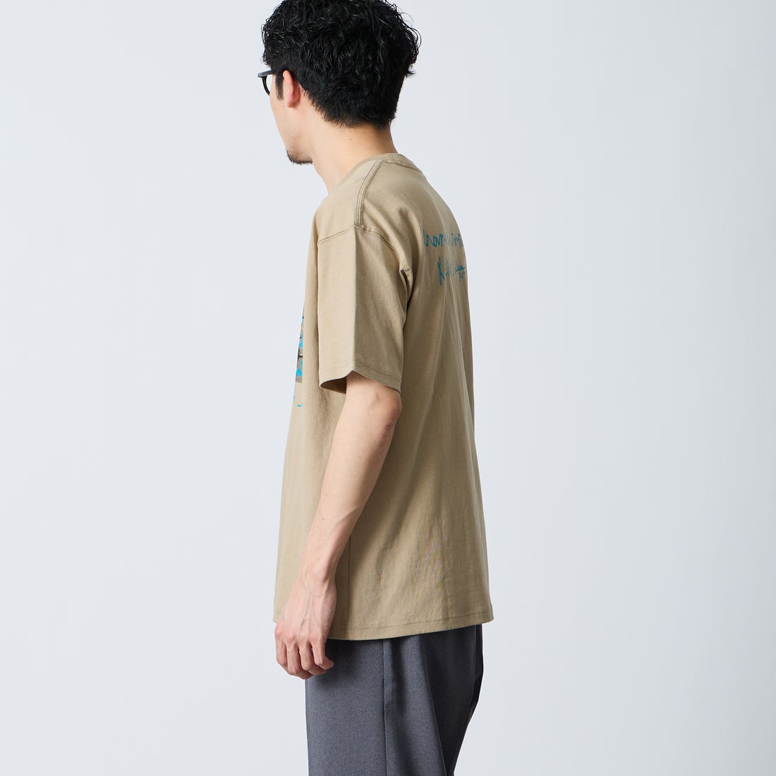 MANHATTAN PORTAGE [マンハッタンポーテージ] 別注 フォトプリントTシャツ [26SSMP-IN82-JF] BEIGE &&モデル身長：168cm 着用サイズ：M&&