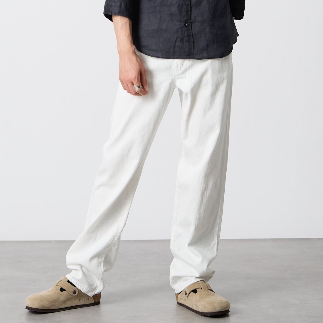 YANUK [ヤヌーク] クラシックストレート Resort BEN [57261231] WHT &&モデル身長：177cm 着用サイズ：M&&