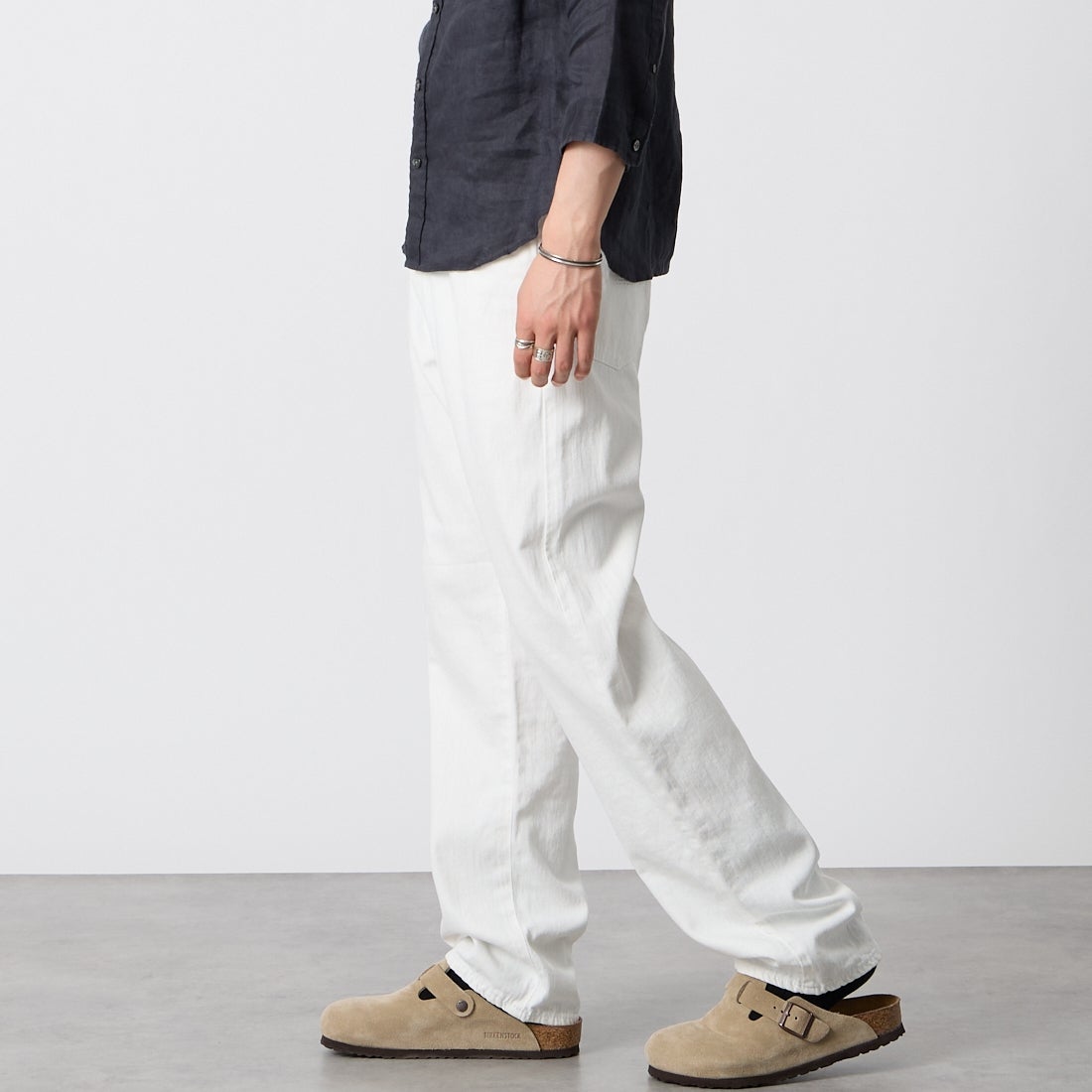 YANUK [ヤヌーク] クラシックストレート Resort BEN [57261231] WHT &&モデル身長：177cm 着用サイズ：M&&