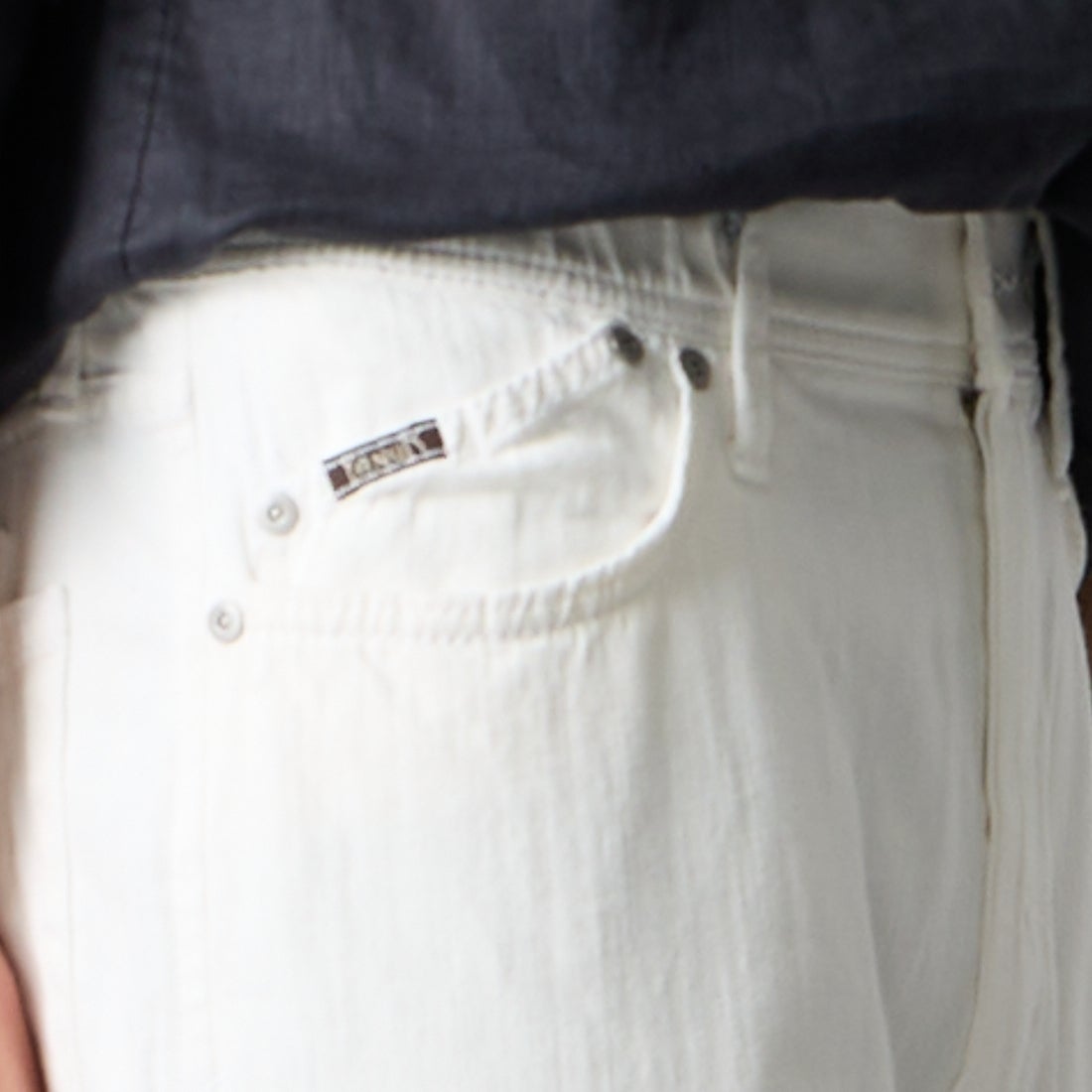 YANUK [ヤヌーク] クラシックストレート Resort BEN [57261231] WHT &&モデル身長：177cm 着用サイズ：M&&