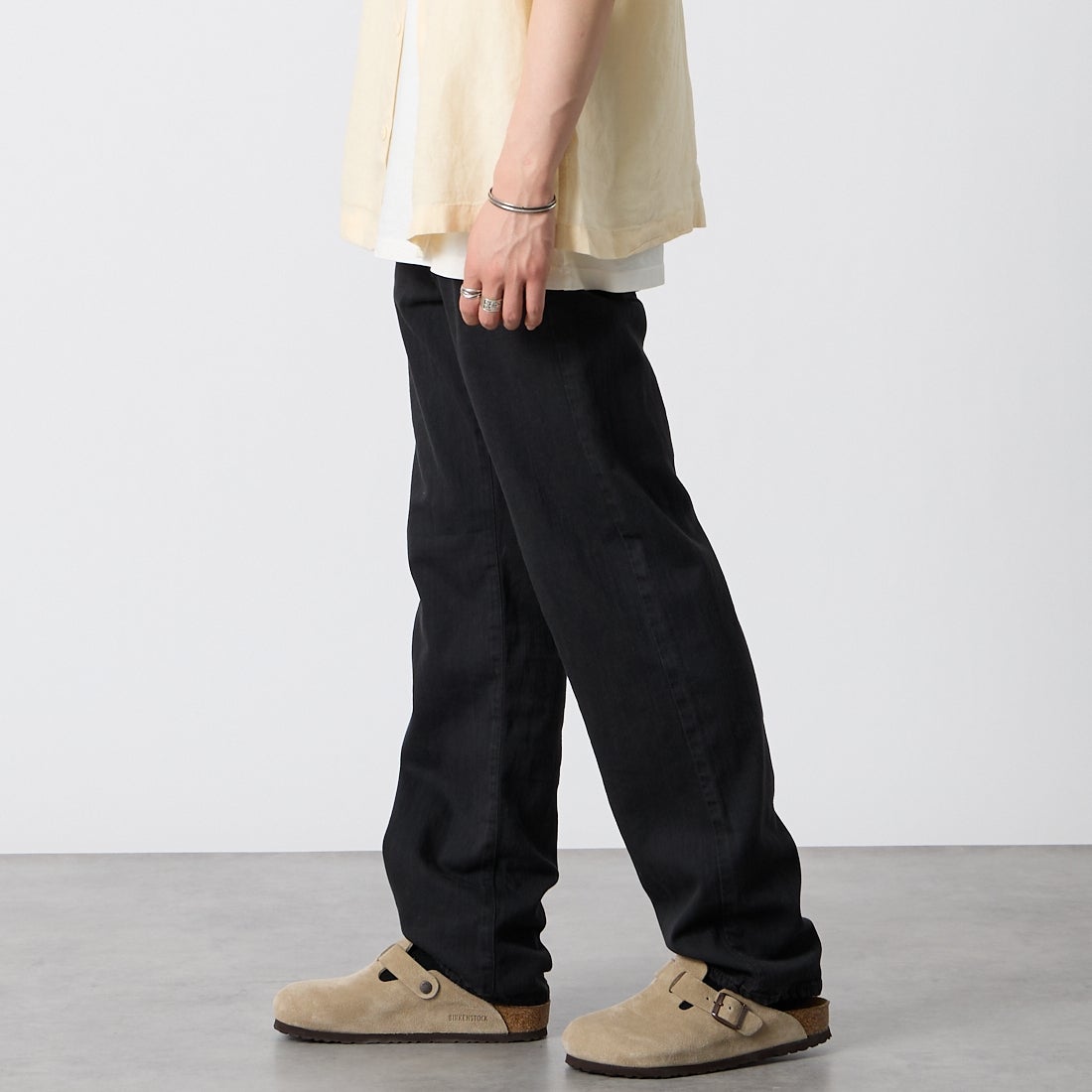 YANUK [ヤヌーク] クラシックストレート Resort BEN [57261232] WBK &&モデル身長：177cm 着用サイズ：M&&